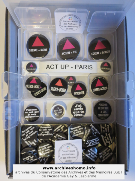 Collection Act Up-Paris de Badges Triangle Rose