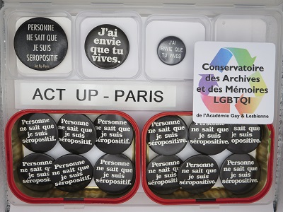 Collection Act Up - Paris badges Suis Séropositive Collection Act Up-Paris badges Suis Séropositif