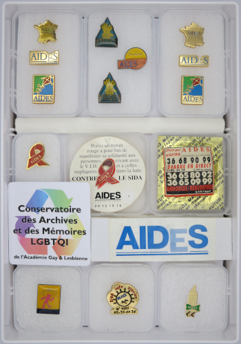 Association AIDeS Collection de Pins Badges Ruban rouge