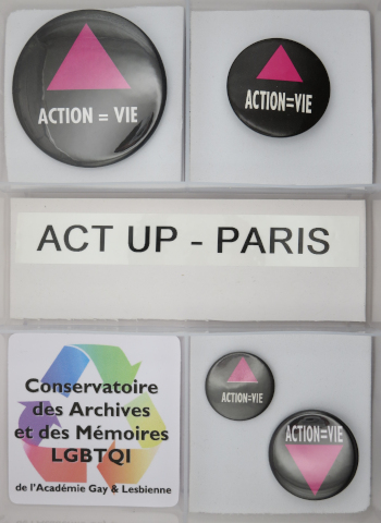 Collection Act Up - Paris badges Action = Vie