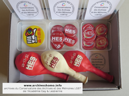 Collection des pins, badges, balons de HES LGBTQI